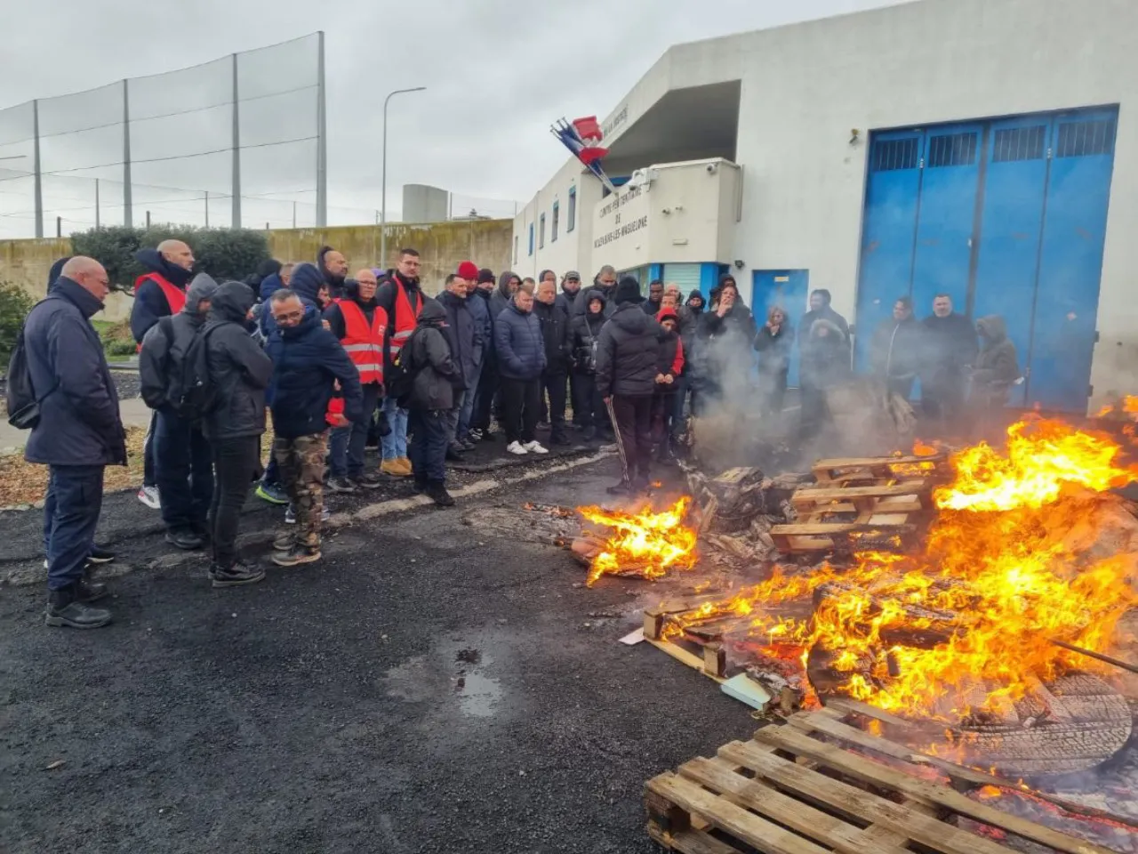 Nouvelle mobilisation des surveillants de la prison de Villeneuve-lès ...
