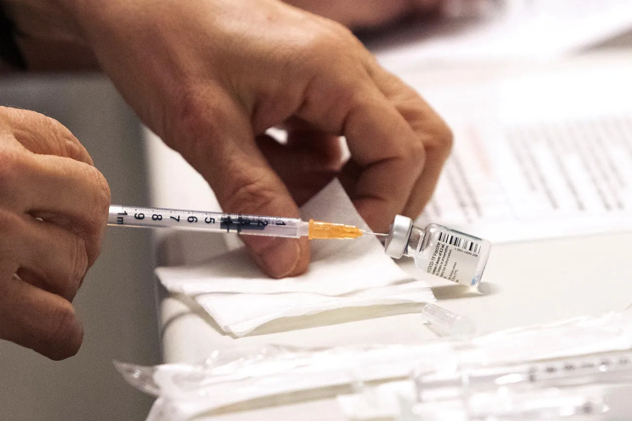 Vaccin Pfizer une "super seringue" permettrait de faire sept doses — free download