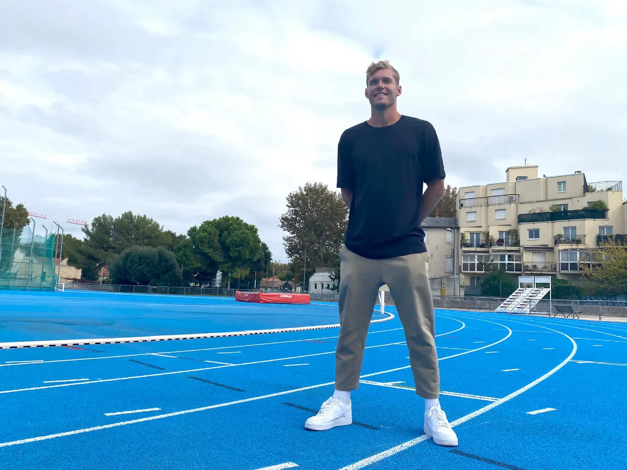 Jeux Olympiques dernier porteur de la flamme Kevin Mayer allumera le chaudron lundi 13 mai à