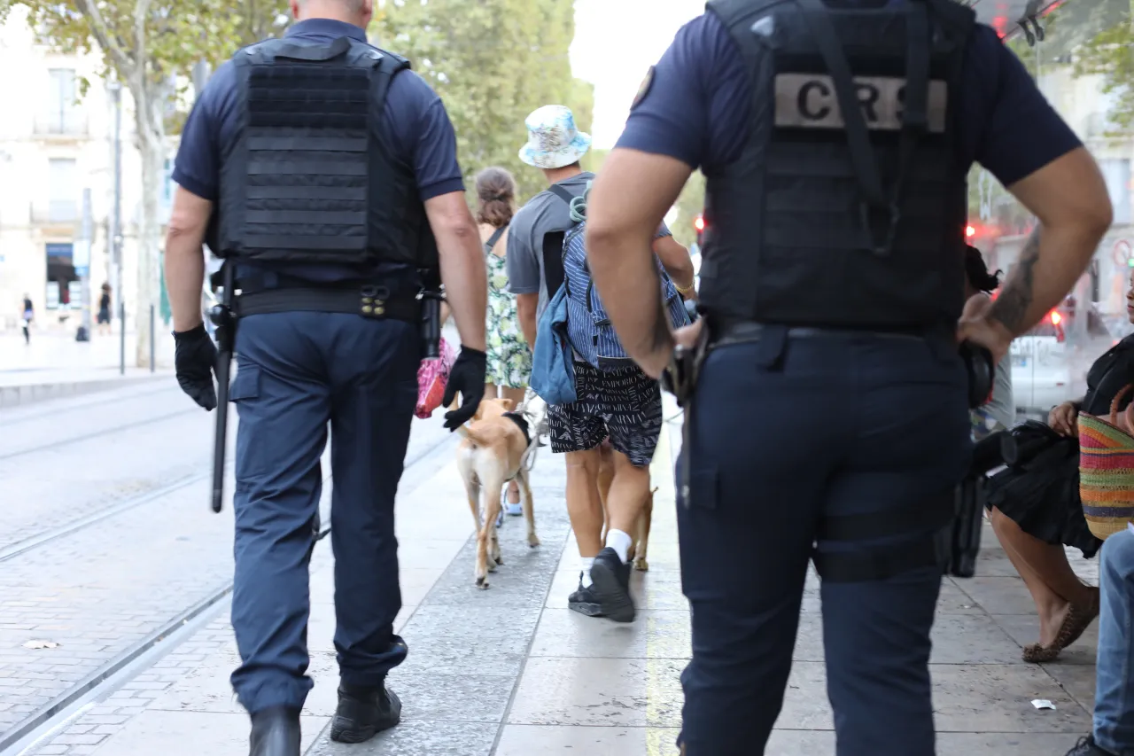 Mécontent d'un contrôle de police, il tente d'ameuter tout le quartier