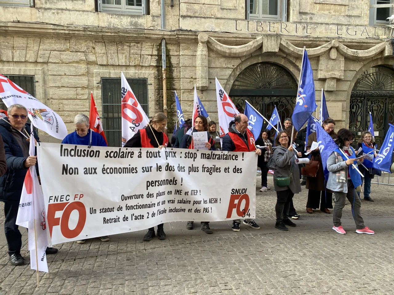 Enfants handicapés : des AESH et des parents d’élèves crient leur colère devant le rectorat de Montpellier – La Gazette de Montpellier