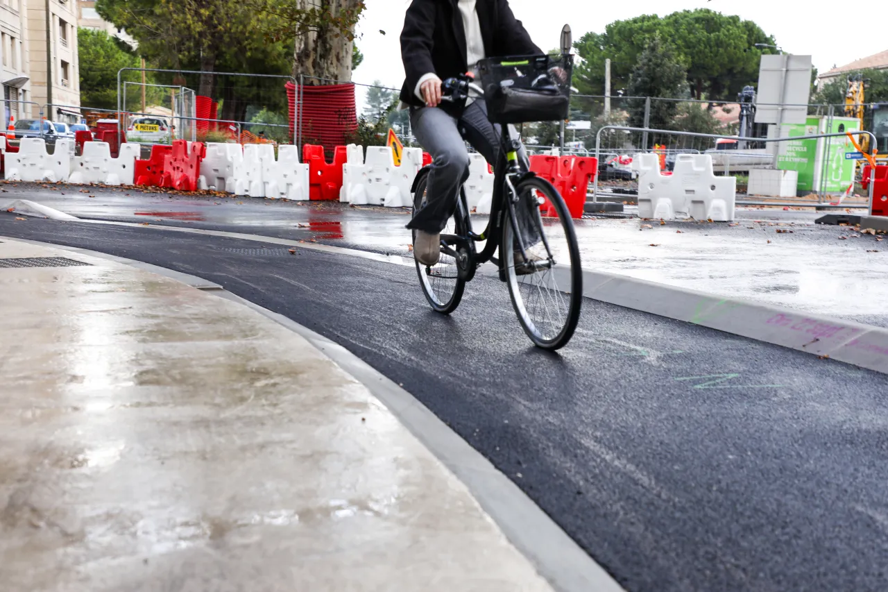 Un cycliste meurt écrasé par un poids lourd à Montpellier | La Gazette